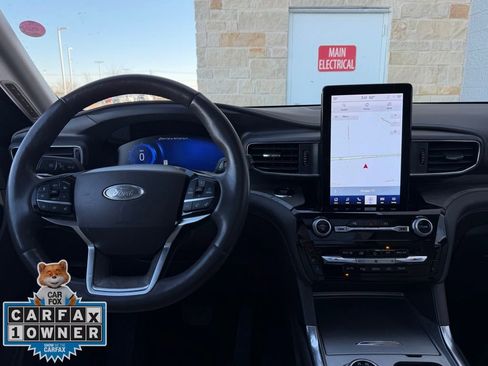 Used 2023 Ford Explorer Platinum w/ Technology Package image 6