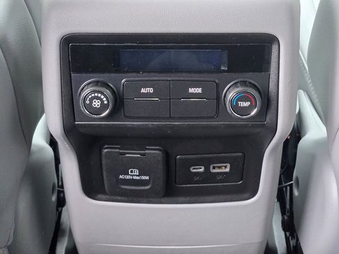 Used 2023 GMC Acadia SLT image 19