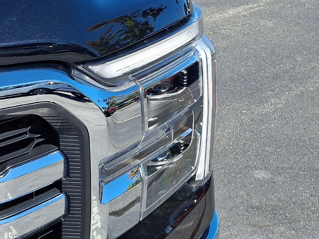 Used 2025 Ford F150 Lariat w/ Equipment Group 502A High AWD/4WD image 9