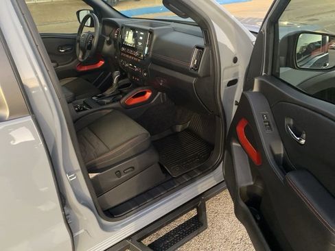 Used 2025 Nissan Frontier PRO-4X w/ Black Accent Package image 26