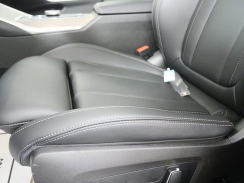 Used 2025 BMW 330i Sedan image 10