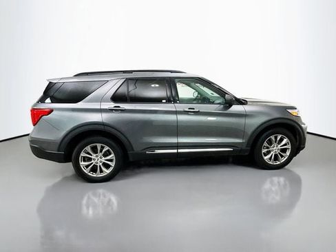 Used 2022 Ford Explorer XLT w/ Equipment Group 202A image 10
