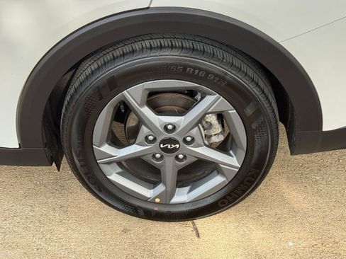 Used 2025 Kia K4 LXS image 31