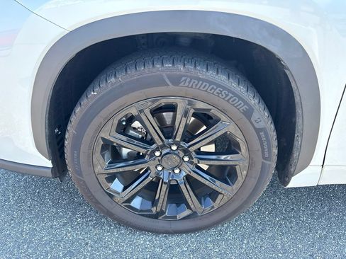 Used 2022 Toyota Highlander L FWD image 13