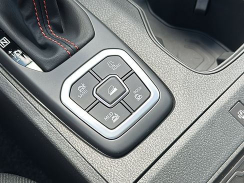 New 2026 Nissan Frontier PRO-4X w/ Pro-4x Convenience Package image 25