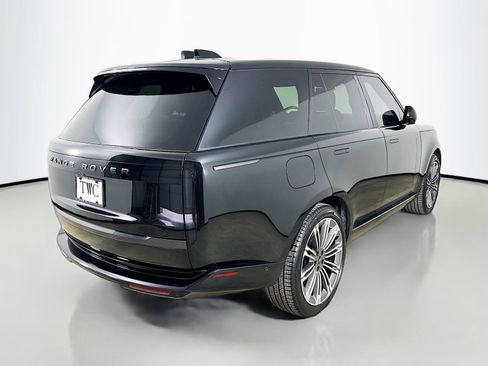 Used 2024 Land Rover Range Rover SE AWD/4WD image 5