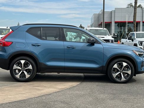 Used 2024 Volvo XC40 B5 Core image 3