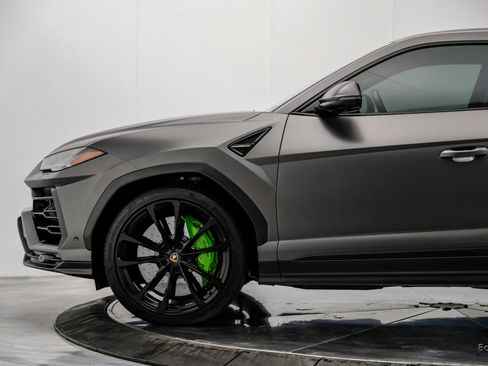 Used 2022 Lamborghini Urus AWD/4WD image 10