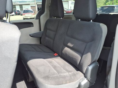Used 2018 Dodge Grand Caravan SE w/ UConnect Hands-Free Group FWD image 7