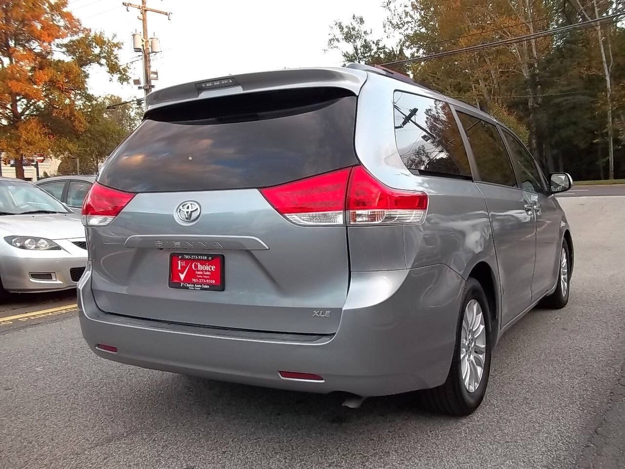 Used 2013 Toyota Sienna XLE FWD image 3