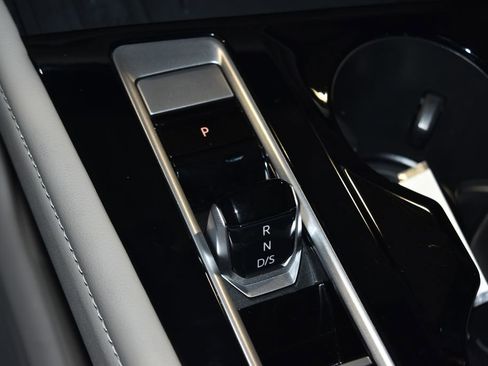 Certified 2025 Volkswagen Atlas SEL Premium R-Line image 13