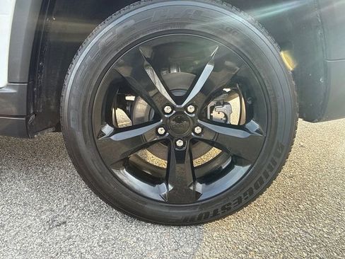 Used 2023 Jeep Grand Cherokee Altitude image 10