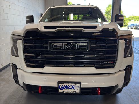 Used 2024 GMC Sierra 3500 AT4 w/ AT4 Preferred Package AWD/4WD image 8