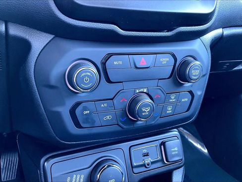 Used 2020 Jeep Renegade Sport AWD/4WD image 35