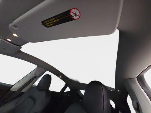 Used 2023 Tesla Model Y Long Range image 28