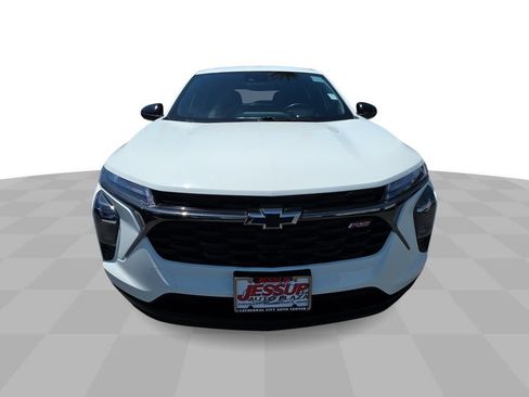 Used 2024 Chevrolet Trax RS w/ Driver Confidence Package FWD image 3