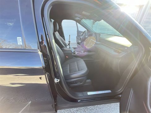 Used 2025 Ford Explorer ST-Line w/ ST-Line Street Pack image 25