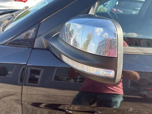 Used 2018 Ford Explorer Platinum image 11