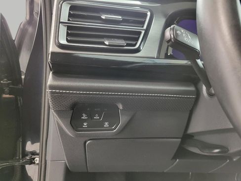 Used 2024 Volkswagen Atlas Cross Sport SE image 10