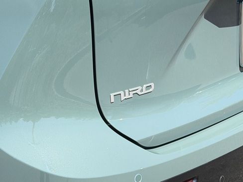Used 2023 Kia Niro Wave w/ Wave Preserve Package FWD image 34