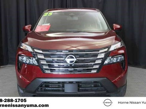 Certified 2025 Nissan Rogue SV image 2