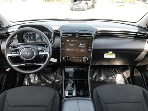 Used 2024 Hyundai Tucson SE image 16