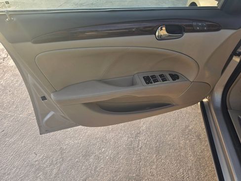 Used 2009 Buick Lucerne CXL w/ Driver Confidence Package FWD image 18