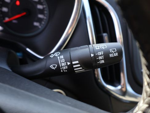 Used 2022 Chevrolet Equinox LT image 32