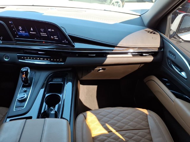 Used 2023 Cadillac Escalade Premium Luxury w/ LPO, Illumination Package AWD/4WD image 18