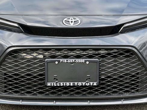 Used 2023 Toyota Corolla SE w/ SE Premium Package FWD image 9