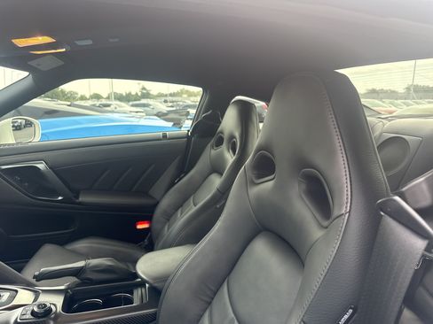 Used 2020 Nissan GT-R Premium AWD/4WD image 7