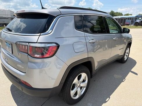 Used 2019 Jeep Compass Latitude w/ Cold Weather Group AWD/4WD image 4