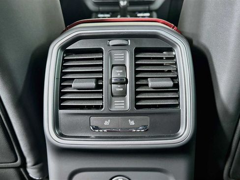 Certified 2025 Porsche Macan S AWD/4WD image 26