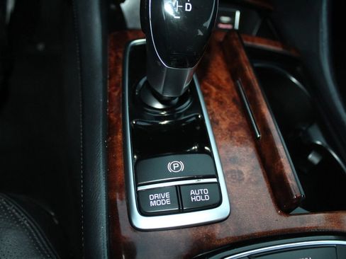Used 2015 Kia K900 Luxury w/ VIP Package (Discontinued) RWD image 18