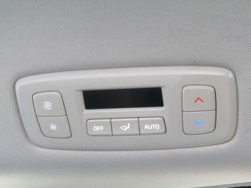 Used 2025 Kia Carnival FWD image 19