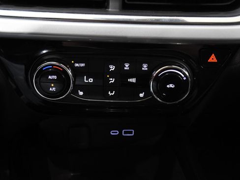 Used 2025 Chevrolet Trax LT w/ LT Convenience Package FWD image 18