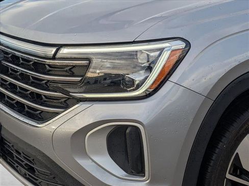 Used 2025 Volkswagen Atlas SE image 6