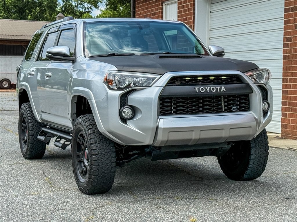 Used 2018 Toyota 4Runner TRD Off-Road Premium AWD/4WD image 28
