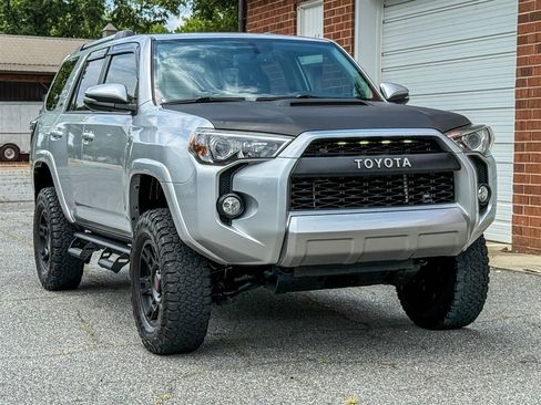 Used 2018 Toyota 4Runner TRD Off-Road Premium AWD/4WD image 28