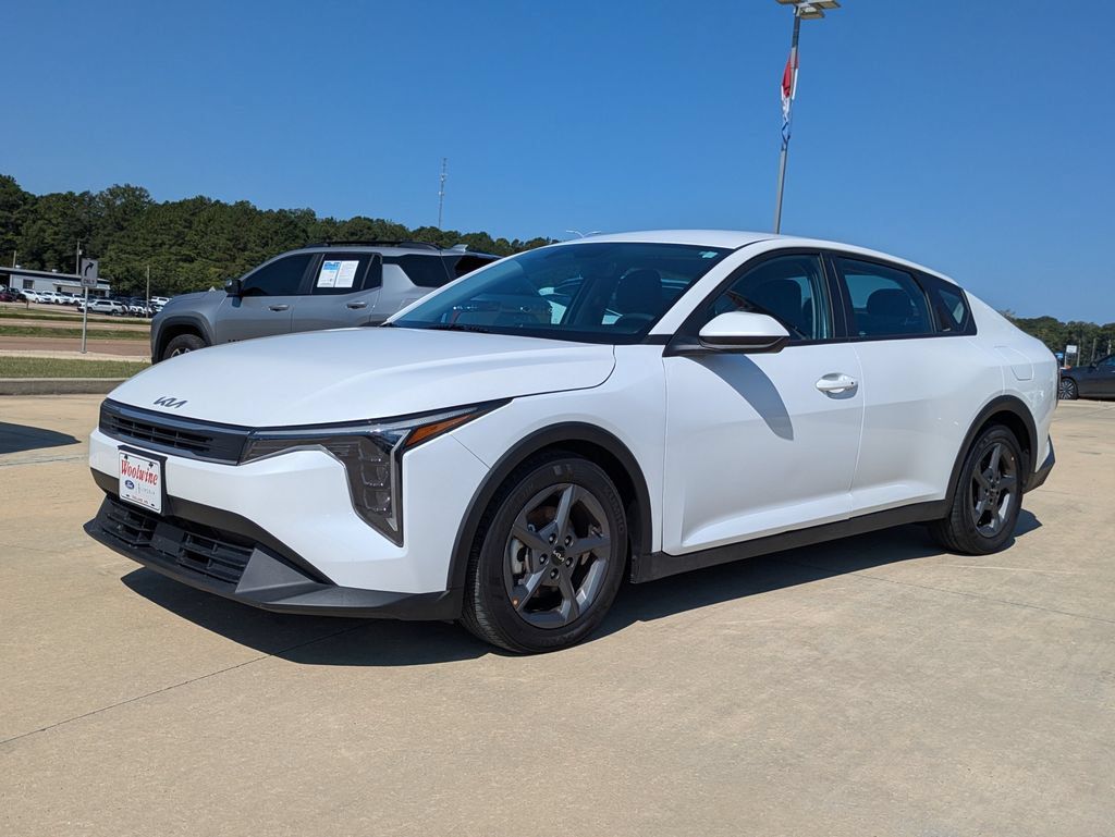 Used 2025 Kia K4 FWD image 1
