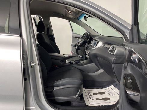 Used 2020 Kia Sorento LX w/ LX I4 Convenience Package image 36