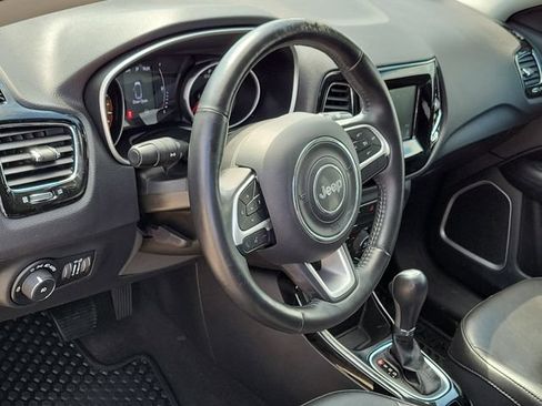 Used 2019 Jeep Compass Latitude FWD image 7