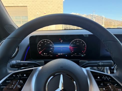 New 2026 Mercedes-Benz GLB 250 4MATIC image 10