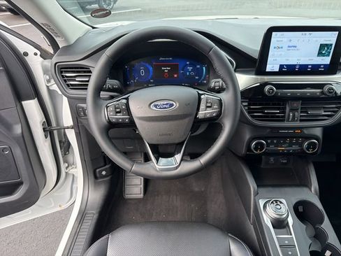 Used 2022 Ford Escape Titanium FWD image 13