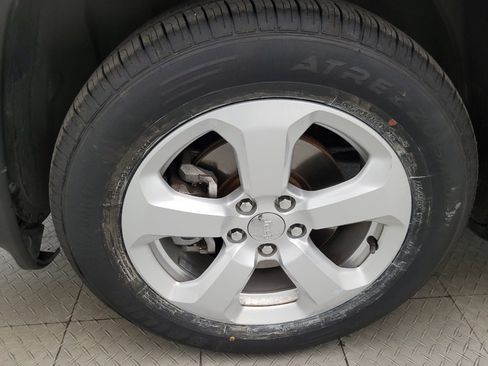 Used 2018 Jeep Compass Latitude w/ Popular Equipment Group FWD image 31