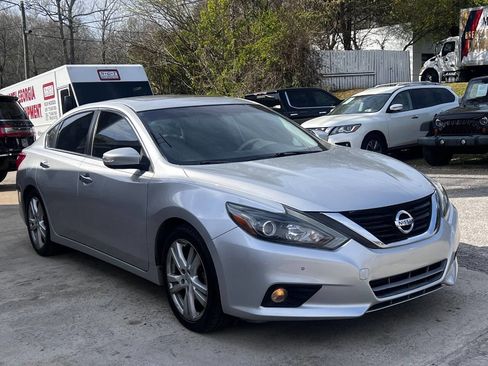 Used 2016 Nissan Altima 3.5 SL image 9