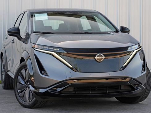 Used 2023 Nissan Ariya FWD image 2