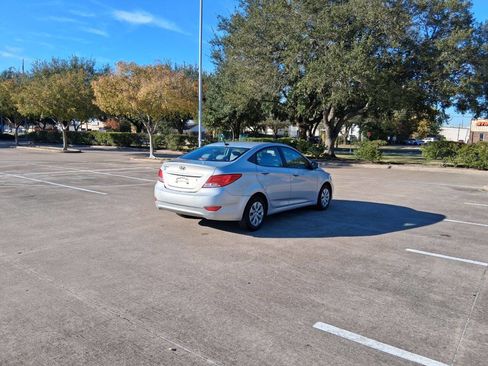 Used 2017 Hyundai Accent SE image 6