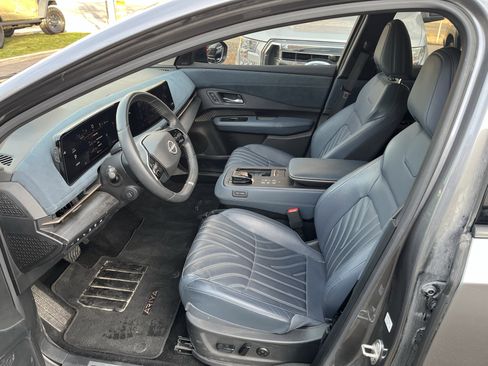 Used 2023 Nissan Ariya image 10