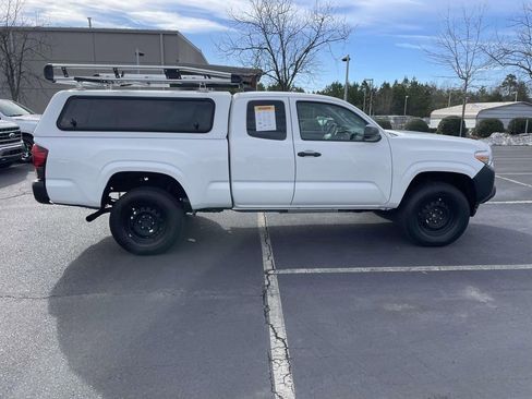 Used 2022 Toyota Tacoma SR image 12